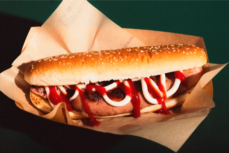 pub-alibi-room-hot-dog